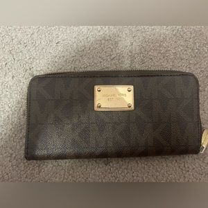 Michael kors wallet